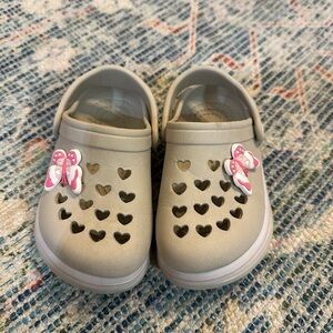 Kids Heart Cutout Clogs with Bow Accent